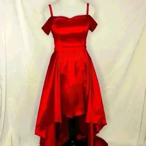 B. Smart red formal high low gown 3/4 - Picture 2 of 5